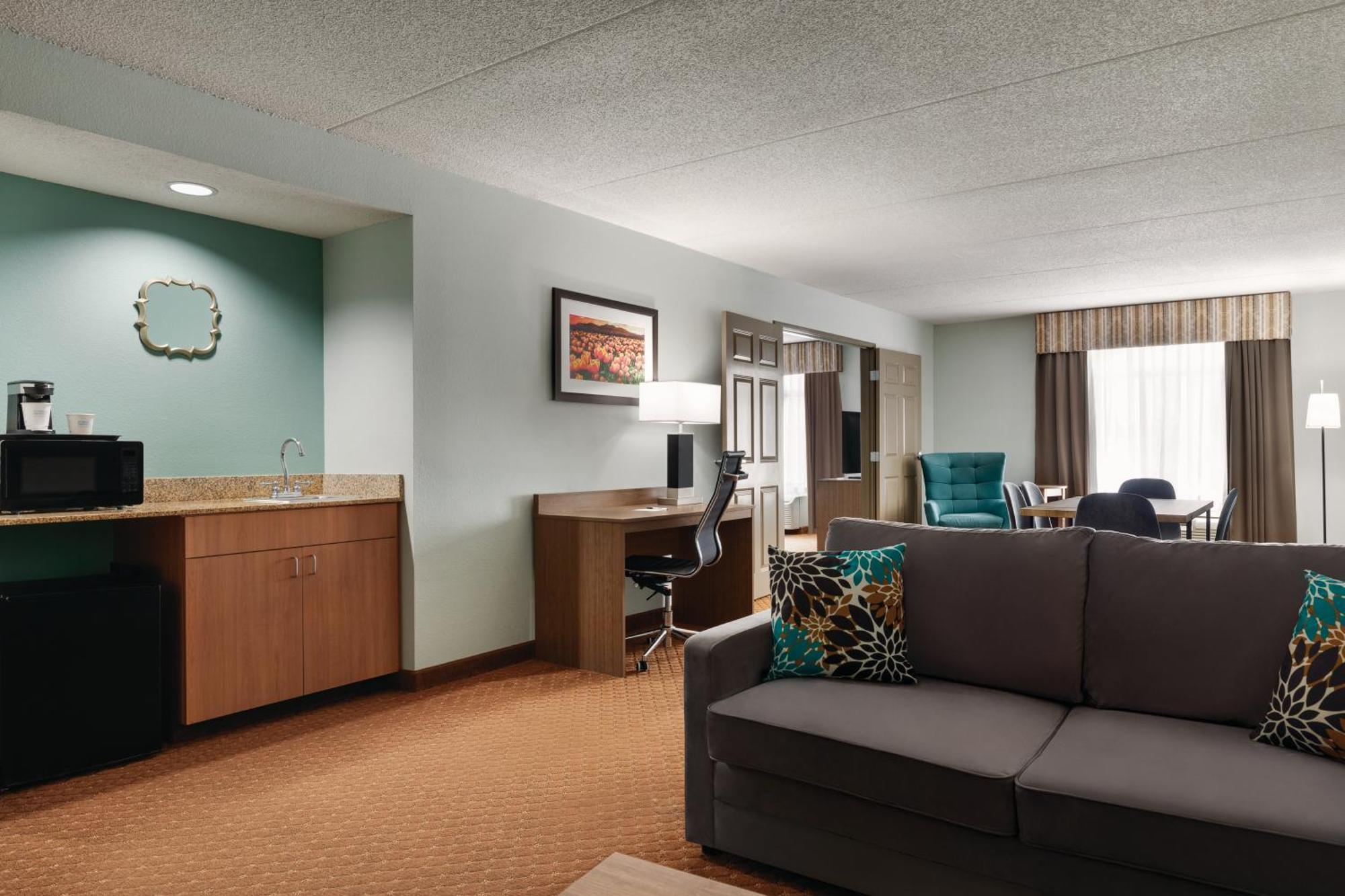Wingate By Wyndham Louisville East Exterior photo