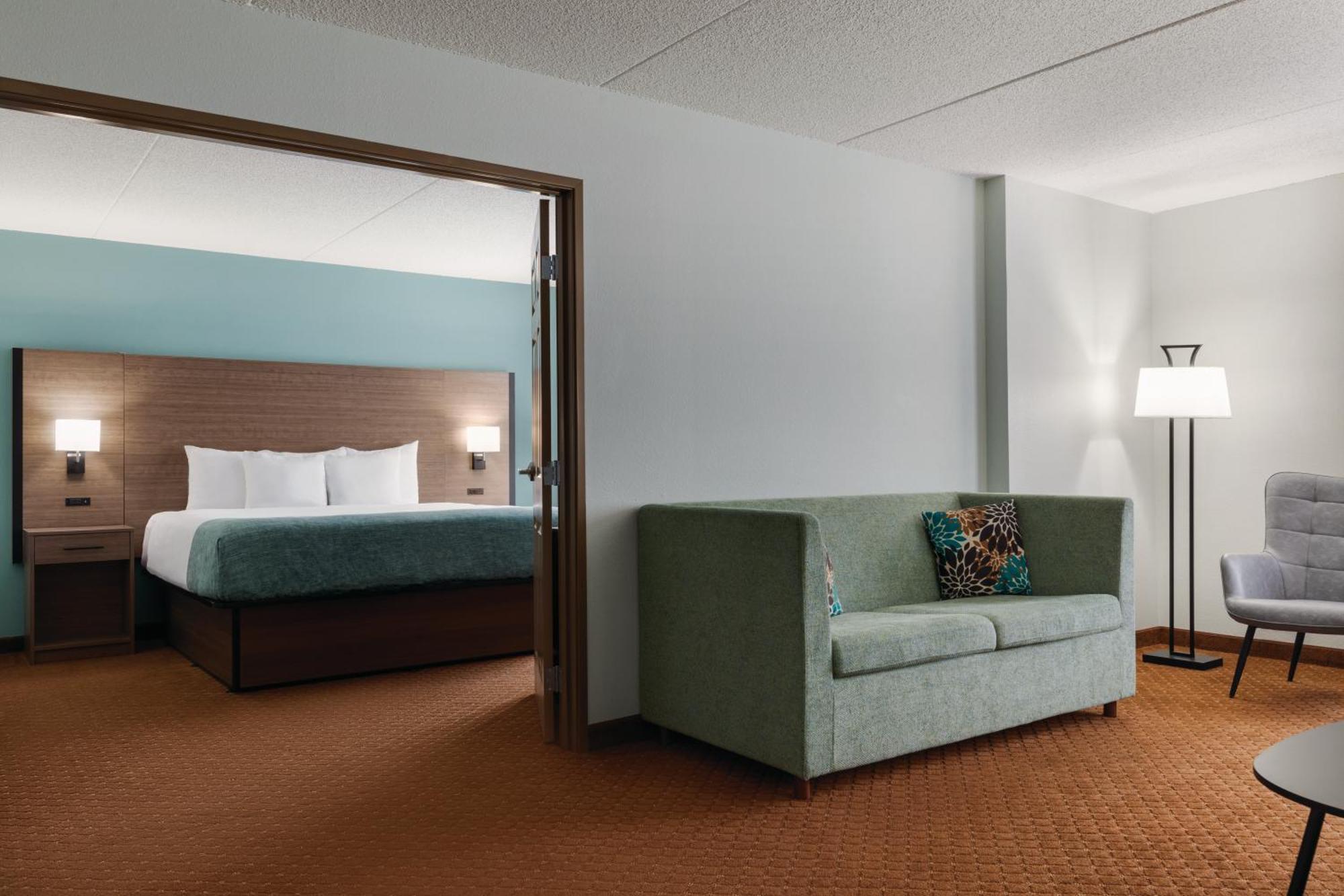 Wingate By Wyndham Louisville East Exterior photo